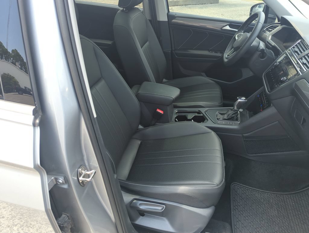 Certified 2023 Volkswagen Tiguan SE w/ Panoramic Sunroof Package FWD image 37