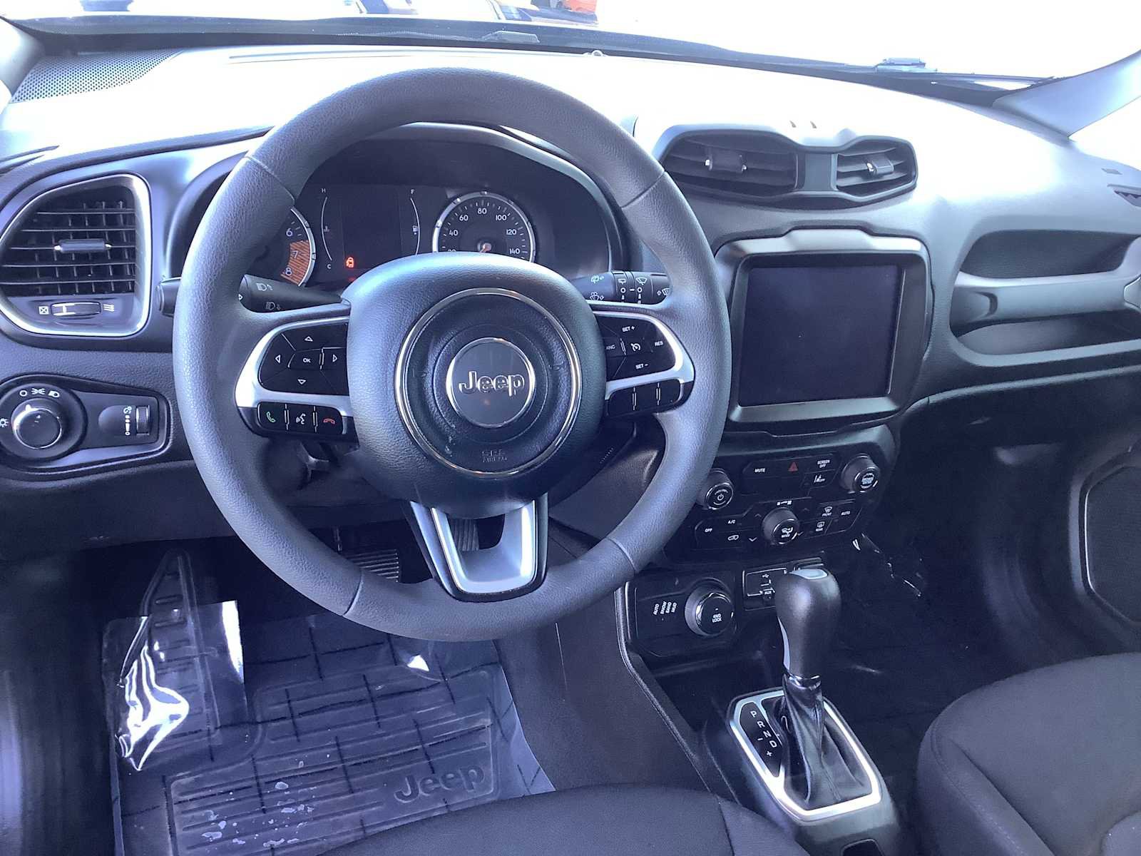 Used 2023 Jeep Renegade Latitude AWD/4WD image 10