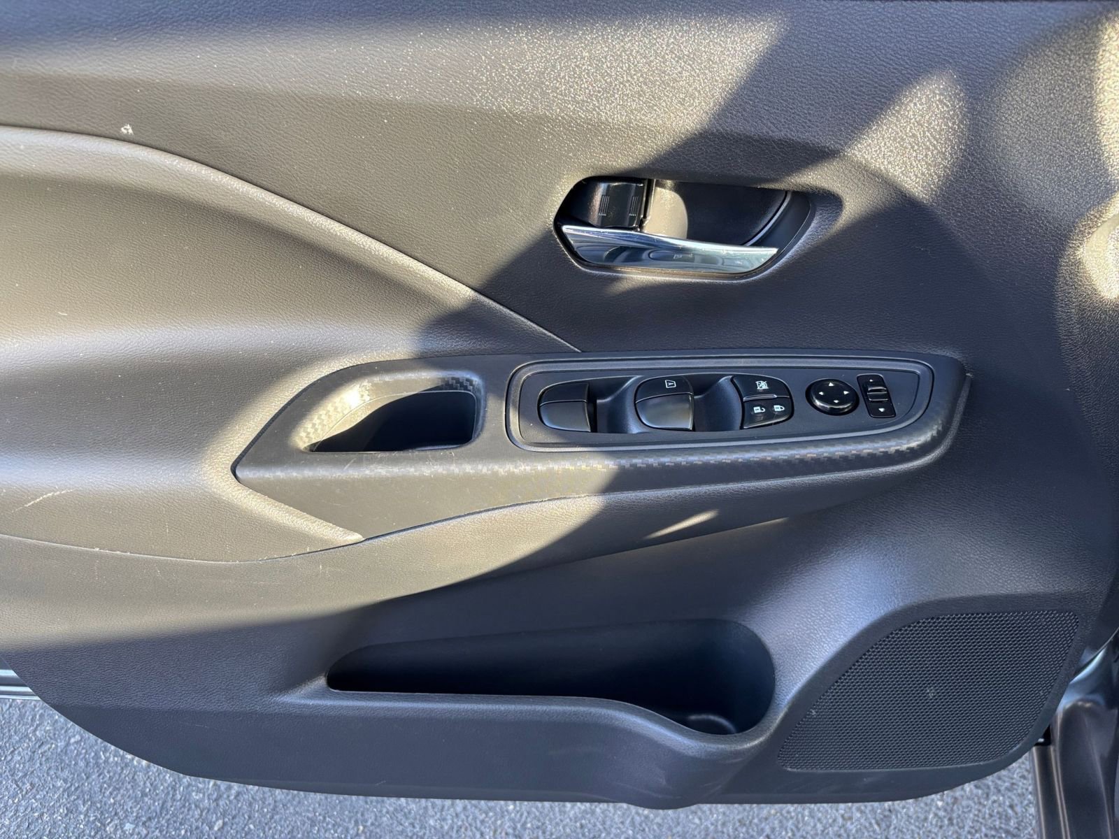 Used 2025 Nissan Versa SV image 18