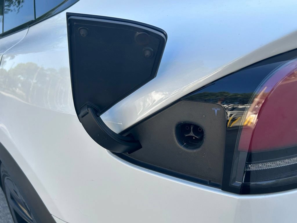 Used 2022 Tesla Model X AWD/4WD image 36