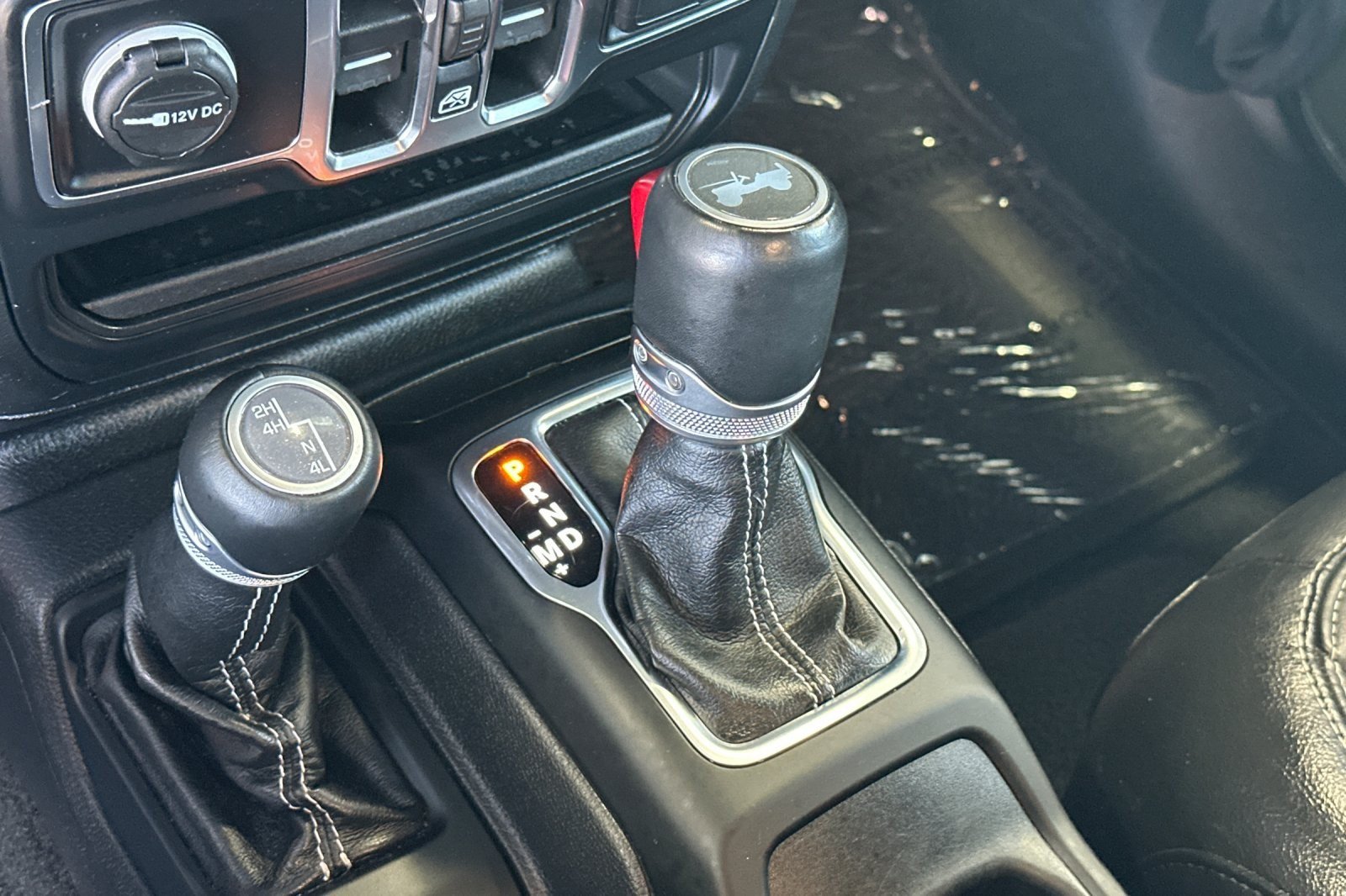 Used 2022 Jeep Wrangler Unlimited Sahara w/ LED Lighting Group AWD/4WD image 21