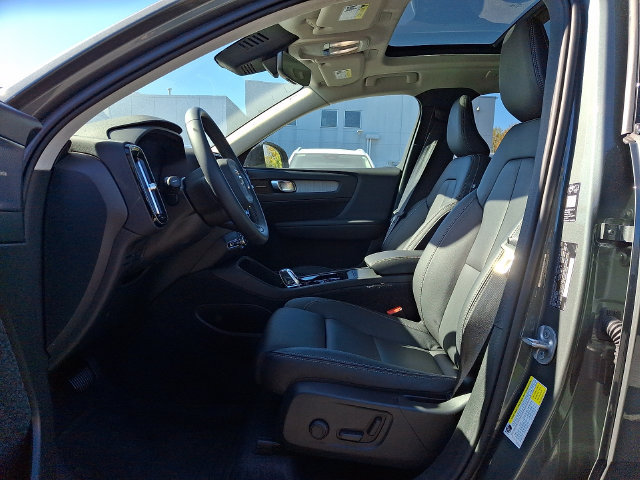 Used 2026 Volvo XC40 B5 Ultra AWD/4WD image 13