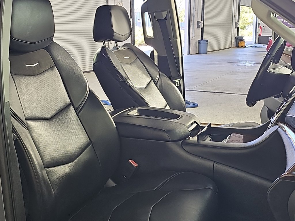 Used 2018 Cadillac Escalade ESV Premium Luxury RWD image 20