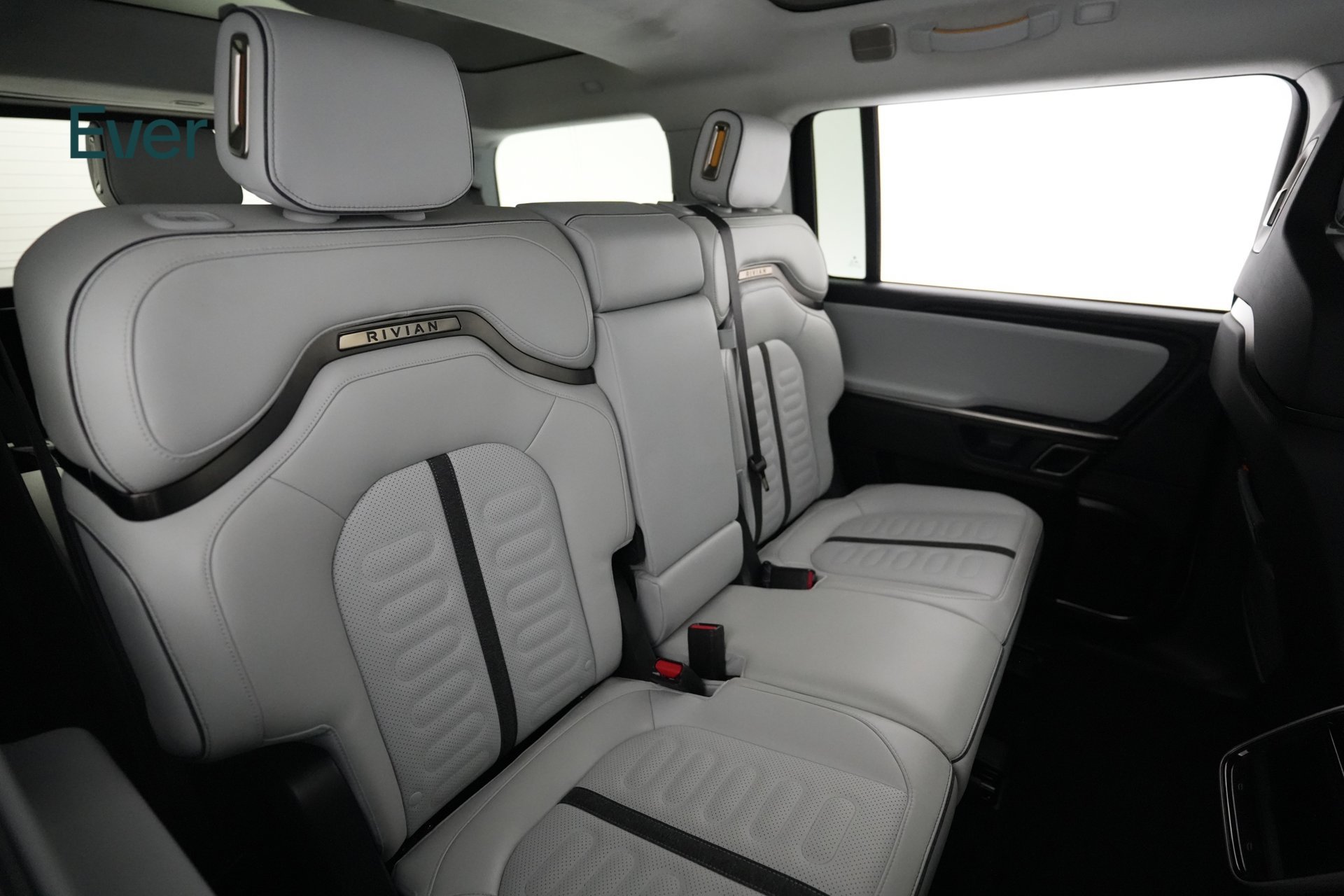 Used 2024 Rivian R1S Adventure Dual AWD/4WD image 5