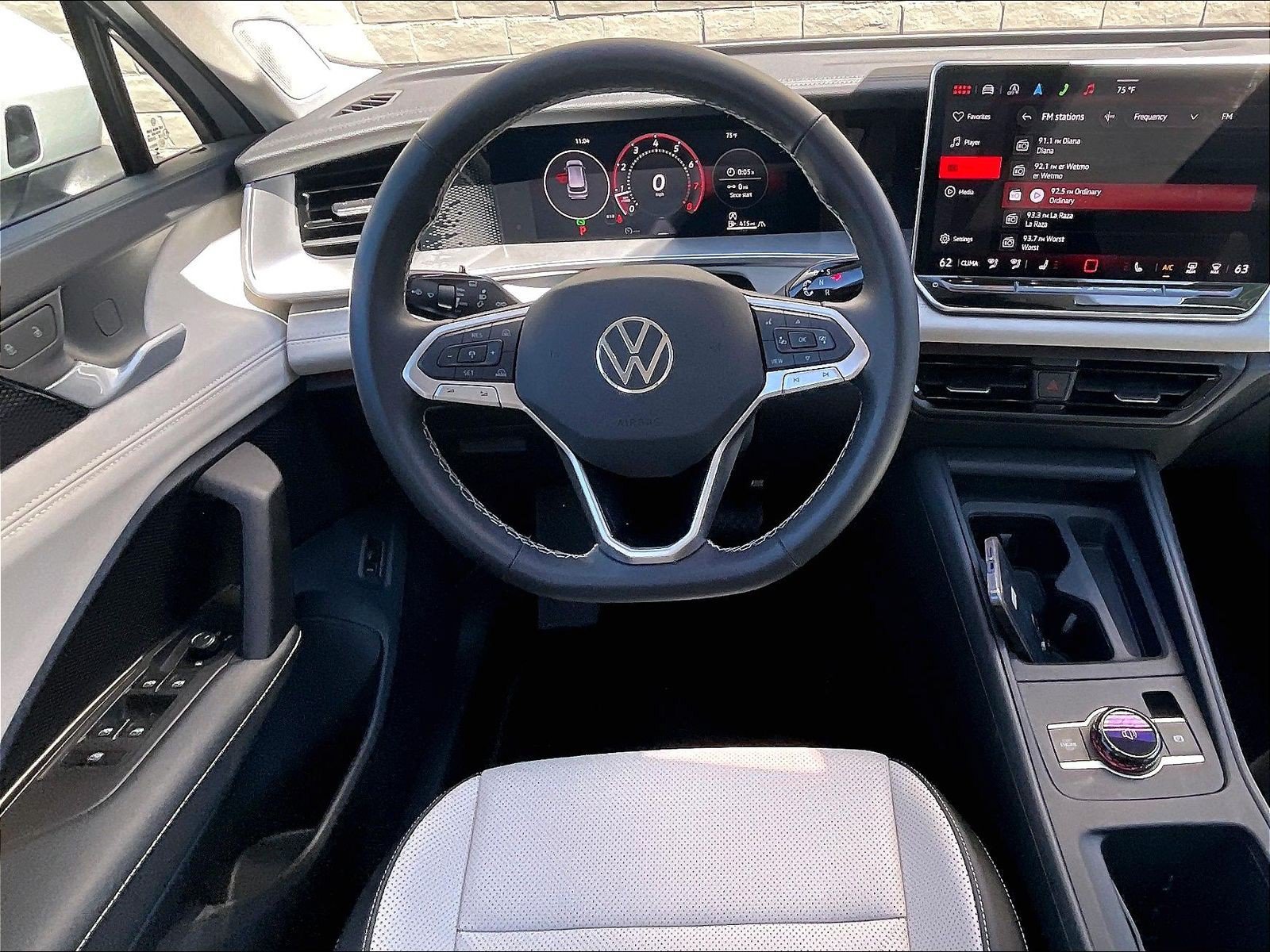 Certified 2025 Volkswagen Tiguan SE AWD/4WD image 4
