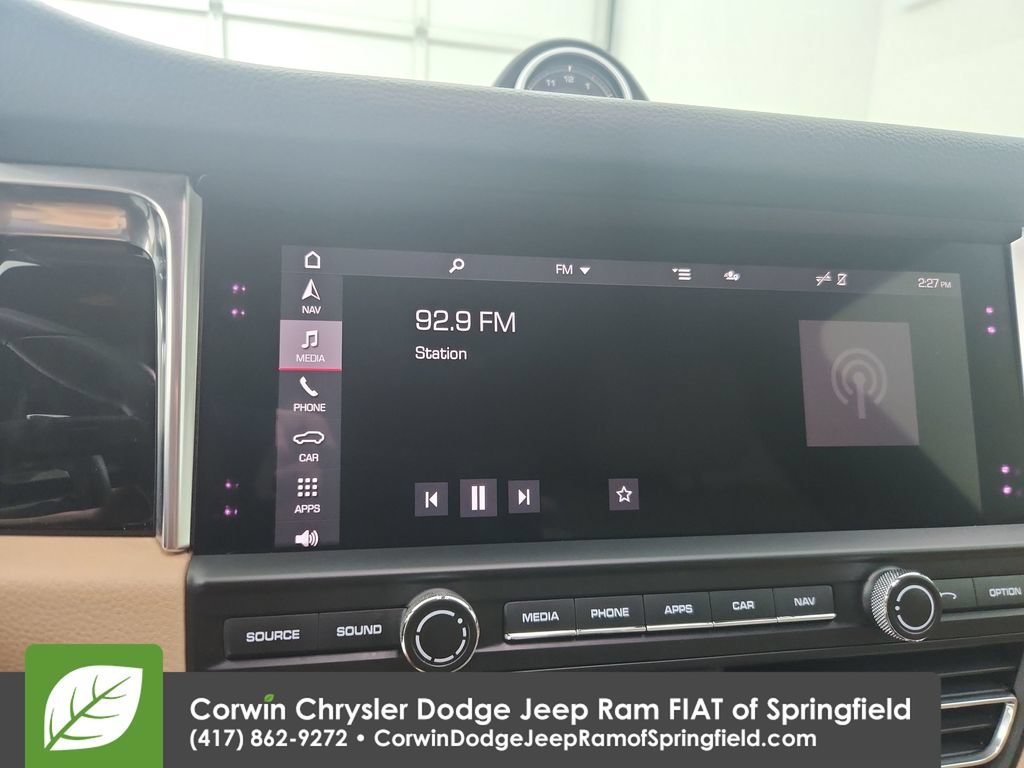 Used 2020 Porsche Macan AWD/4WD image 23
