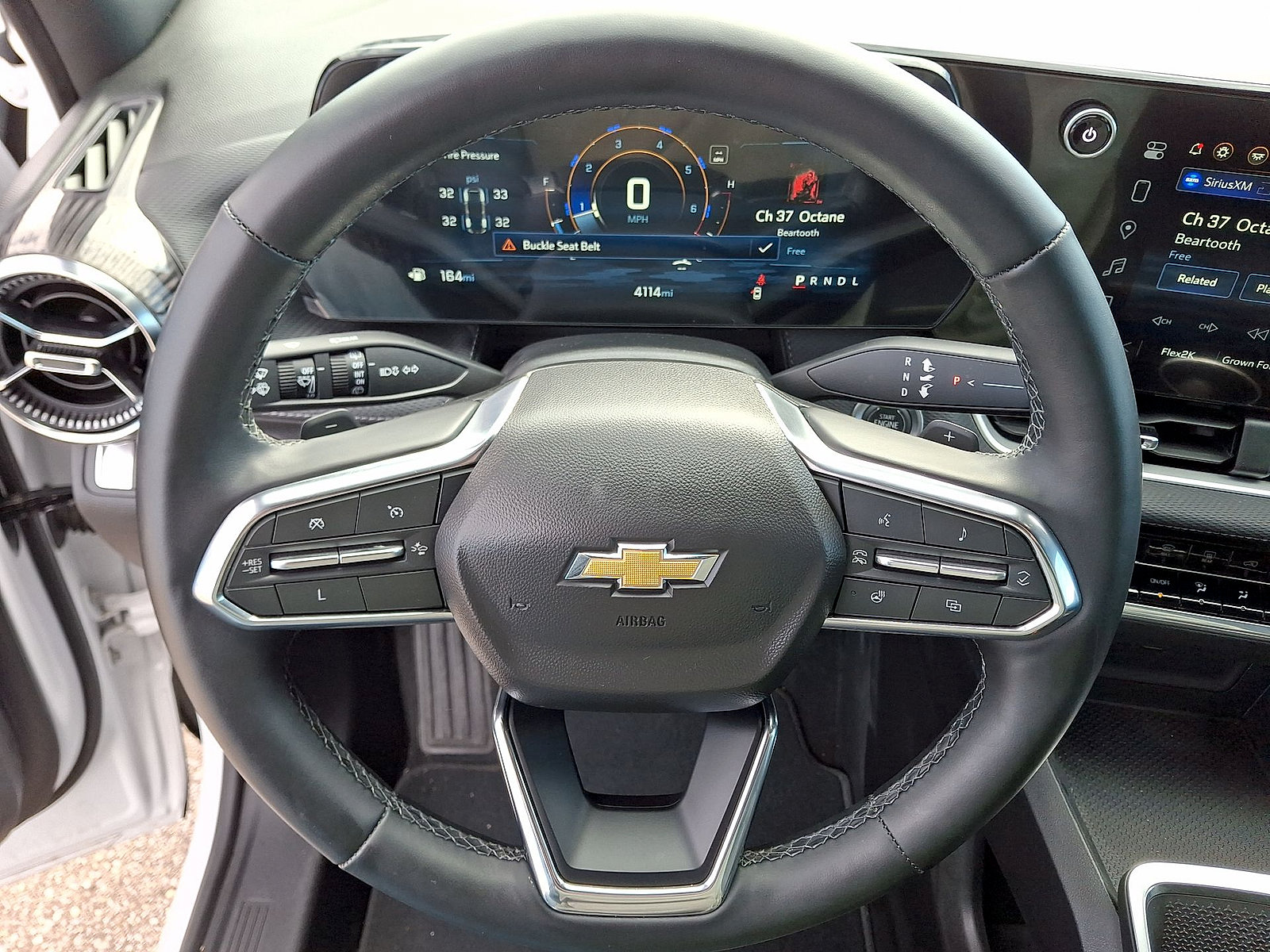 New 2025 Chevrolet Equinox LT w/ Safety and Technology Package FWD image 17