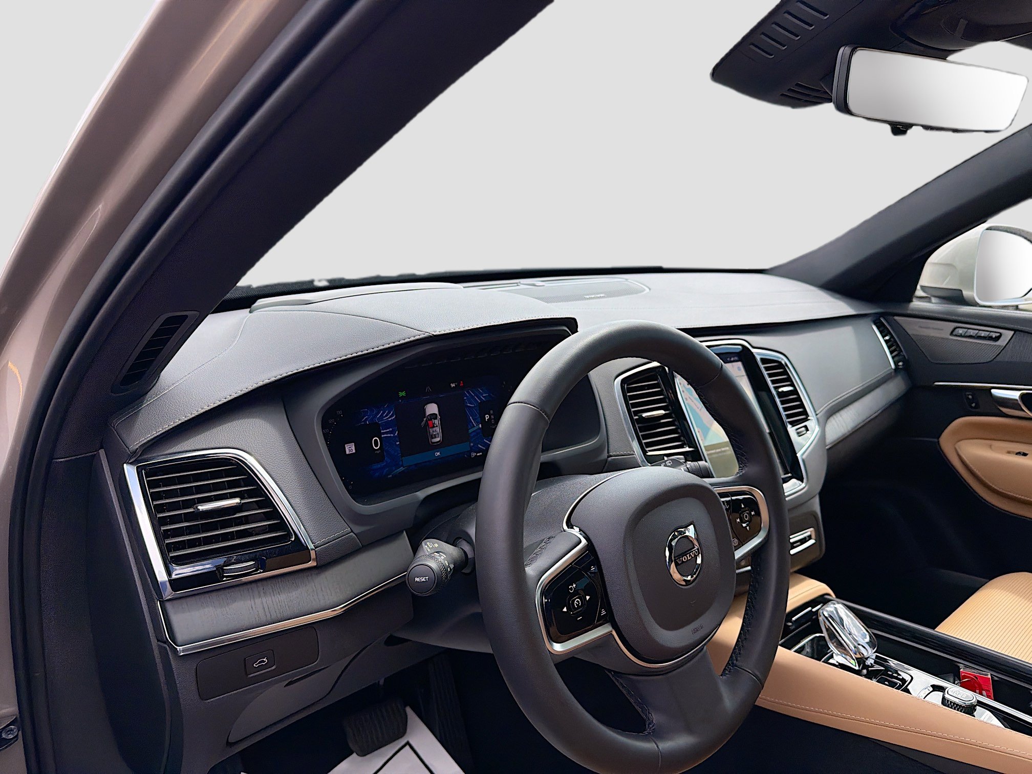 Used 2025 Volvo XC90 B6 Ultra w/ Protection Package Premier image 27