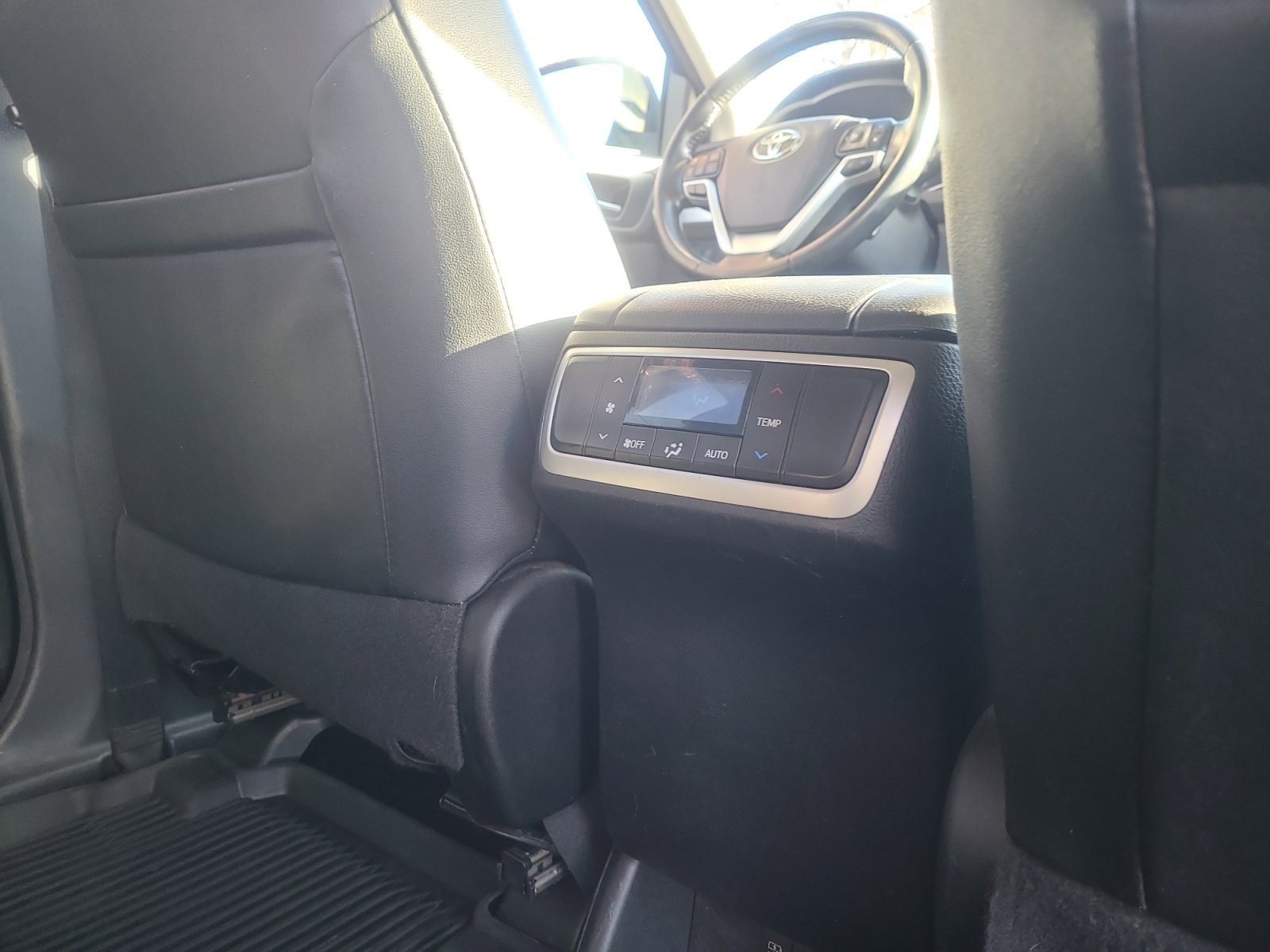 Used 2018 Toyota Highlander XLE image 31