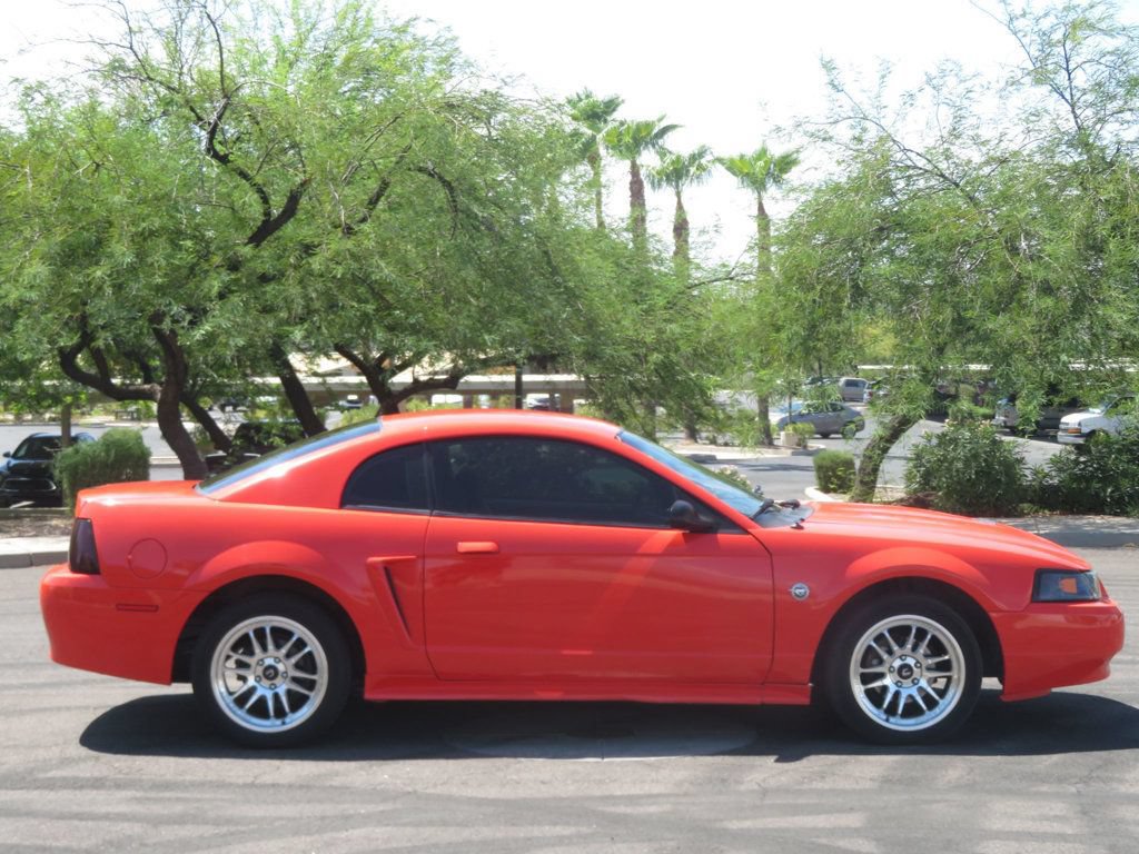 Used 2004 Ford Mustang Coupe RWD image 3