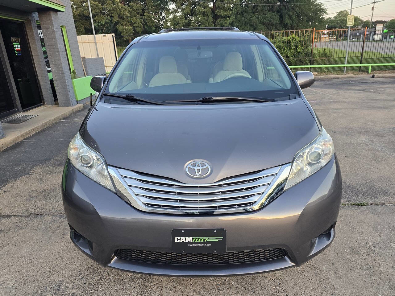 Used 2012 Toyota Sienna LE FWD image 4