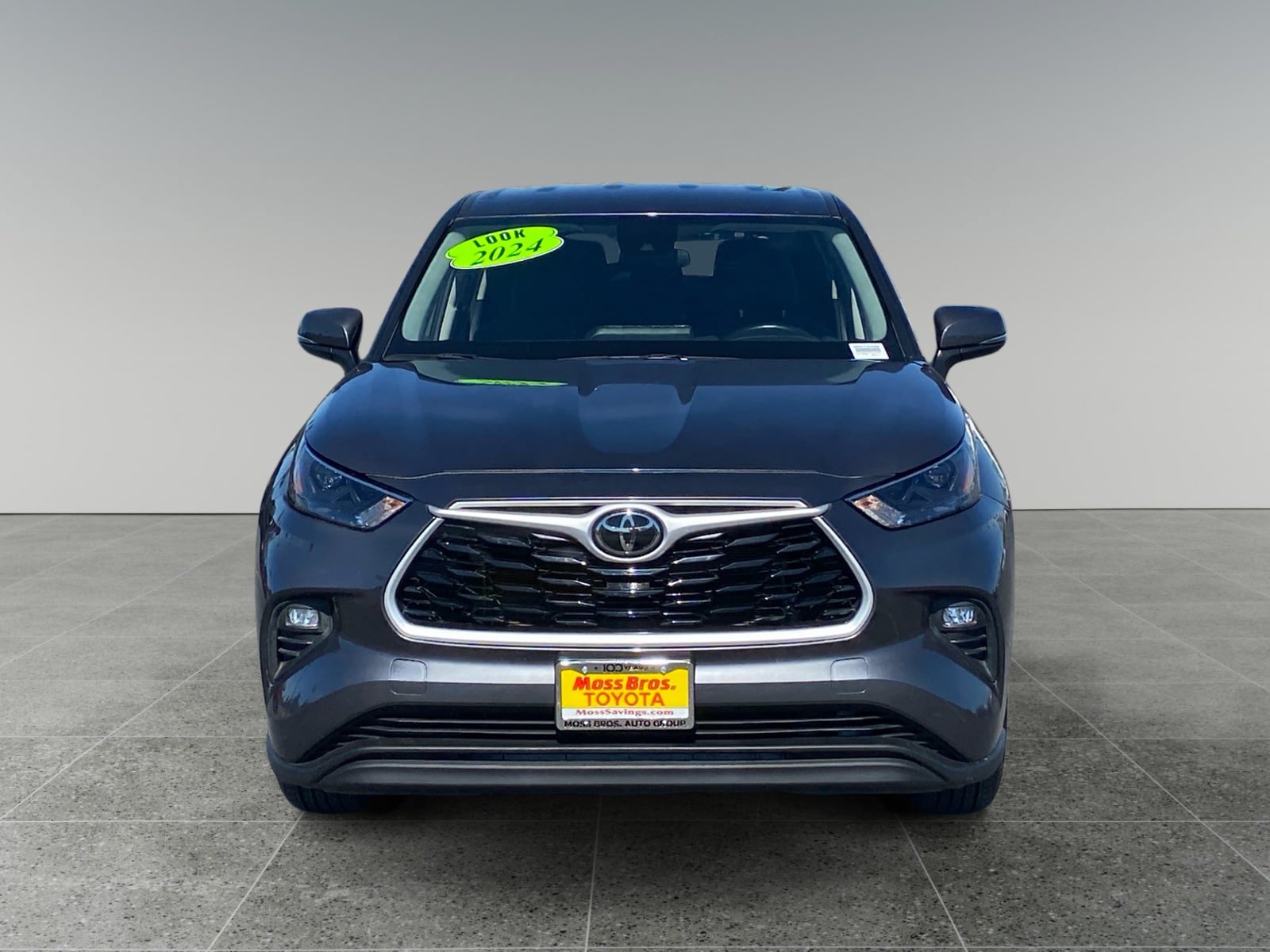 Used 2024 Toyota Highlander LE AWD/4WD image 8