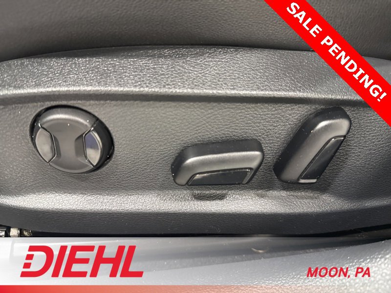 Used 2017 Volkswagen Golf R 4-Door image 19