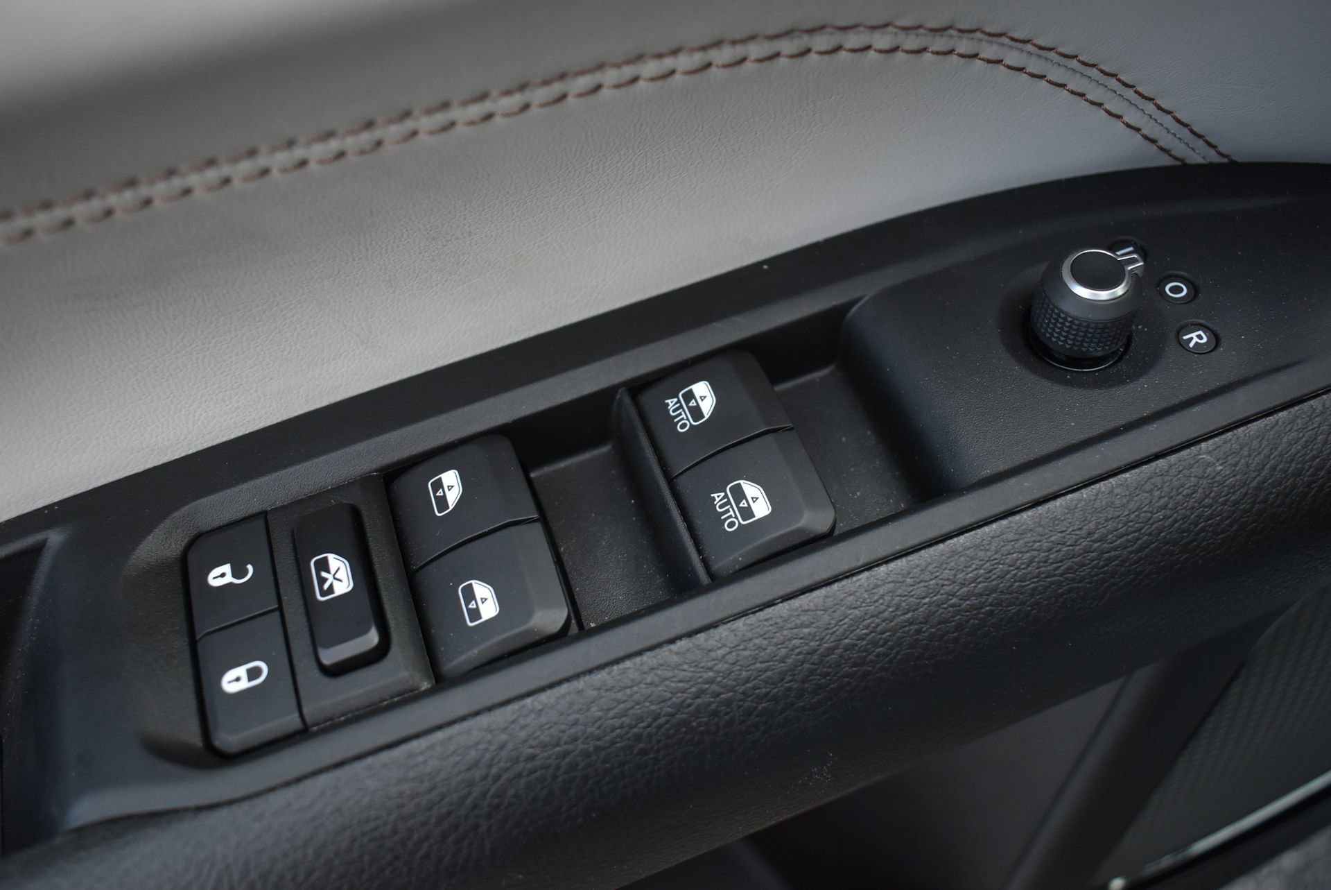 Used 2022 Jeep Compass Limited w/ Elite Group image 13