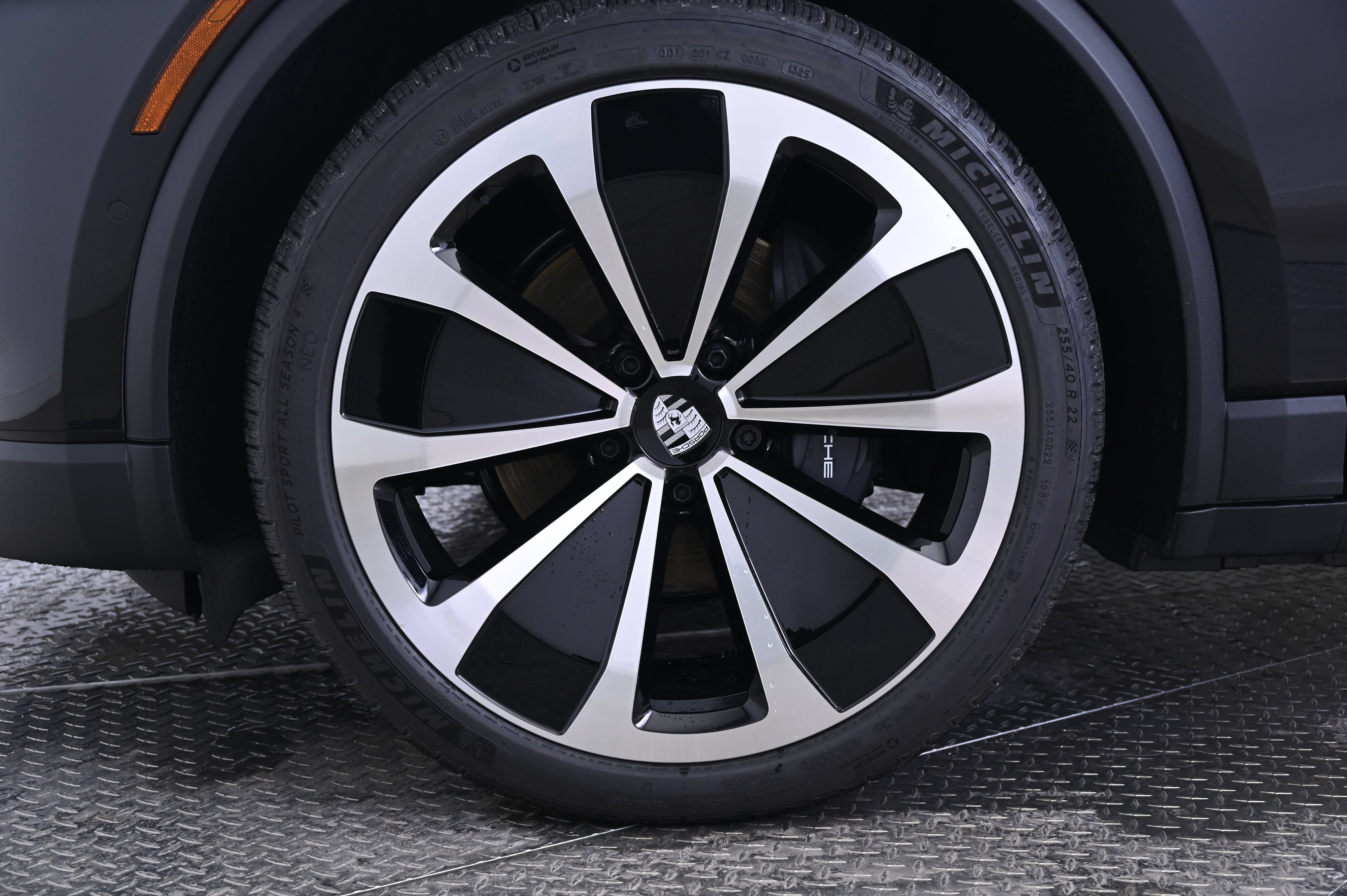 Certified 2025 Porsche Macan 4 Electric AWD/4WD image 11