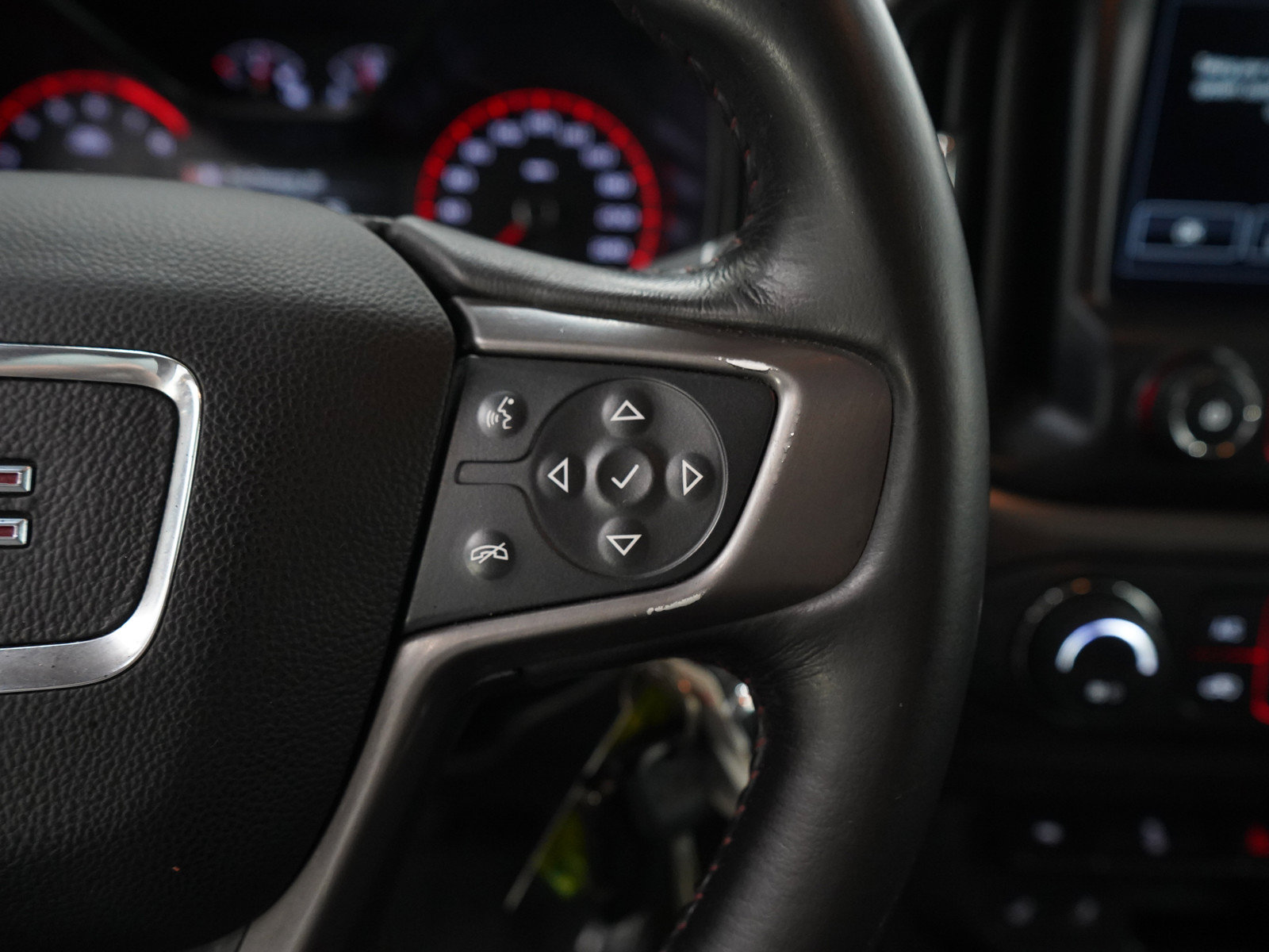 Used 2015 GMC Canyon SLE AWD/4WD image 22