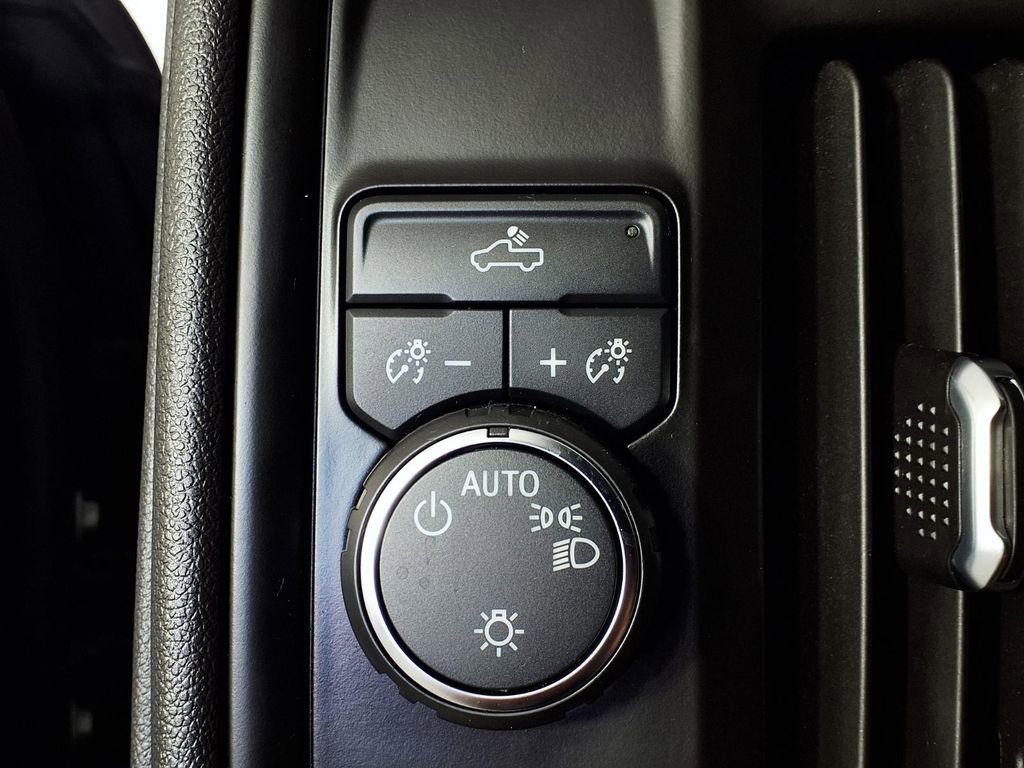 Used 2021 Chevrolet Silverado 1500 Custom image 24