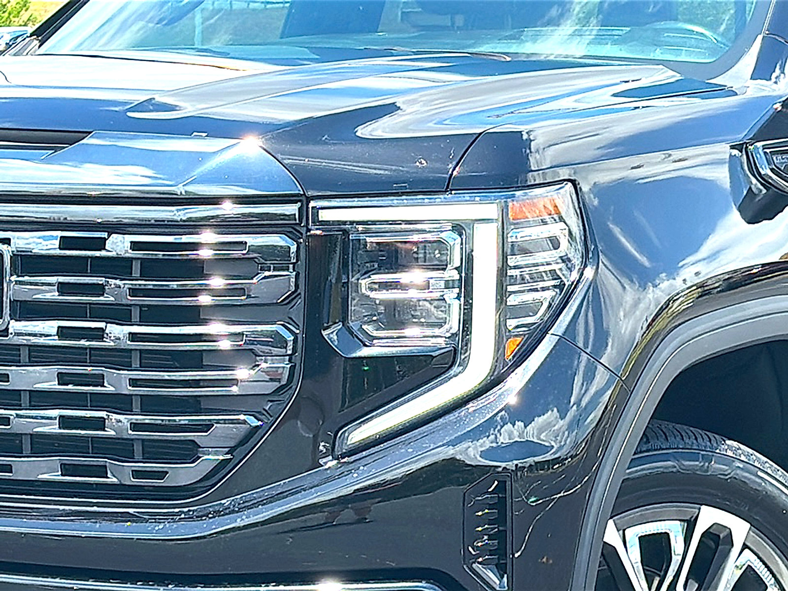 Used 2023 GMC Sierra 1500 Denali Ultimate AWD/4WD image 4