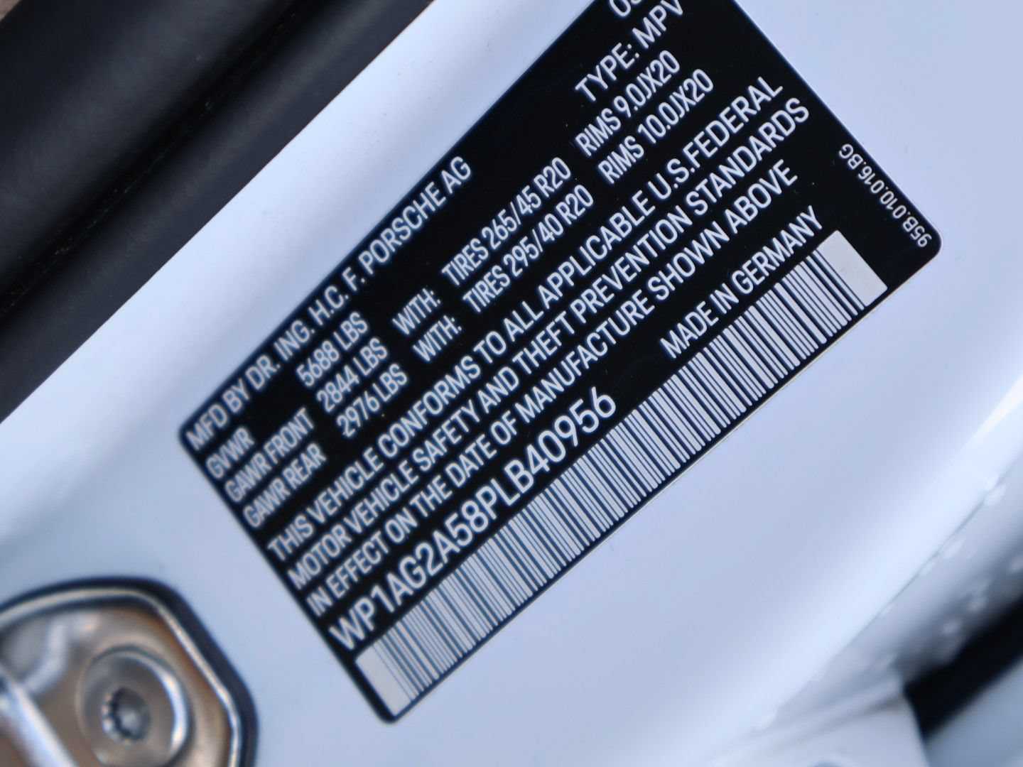 Certified 2023 Porsche Macan S AWD/4WD image 34