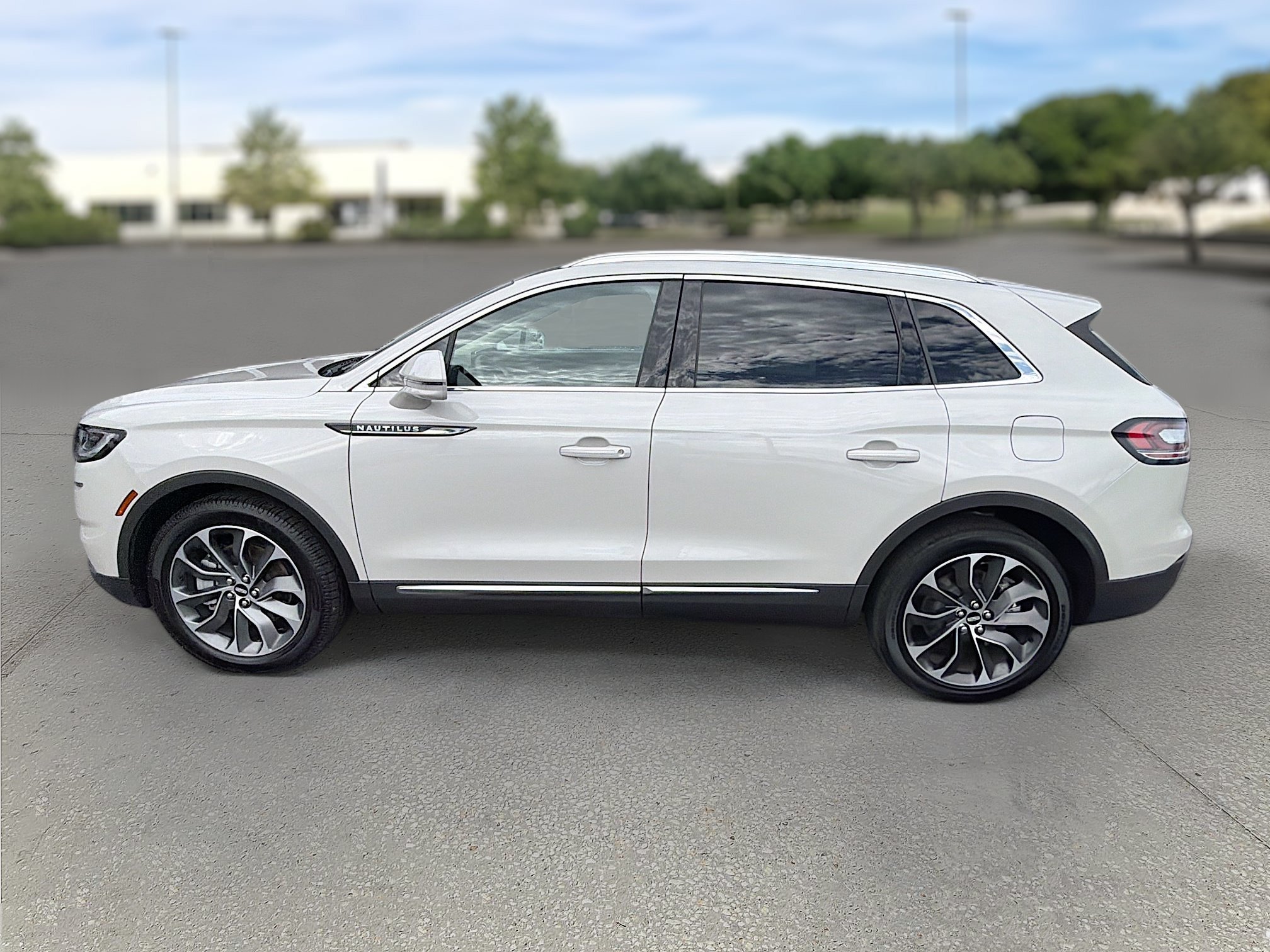 Certified 2021 Lincoln Nautilus Reserve AWD/4WD image 4