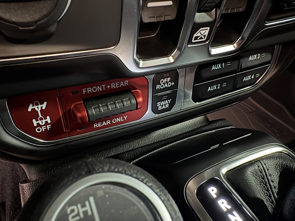 Used 2025 Jeep Wrangler Rubicon w/ Technology Group image 18