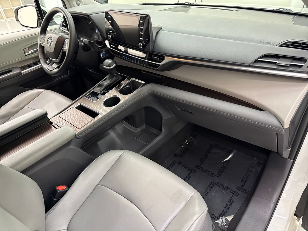 Used 2021 Toyota Sienna XLE w/ XLE Plus Package FWD image 23