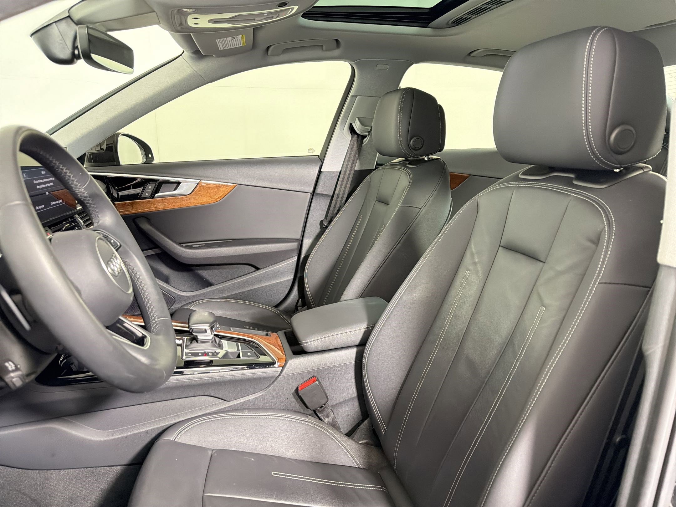 Used 2023 Audi A4 2.0T Premium w/ Convenience Package image 5