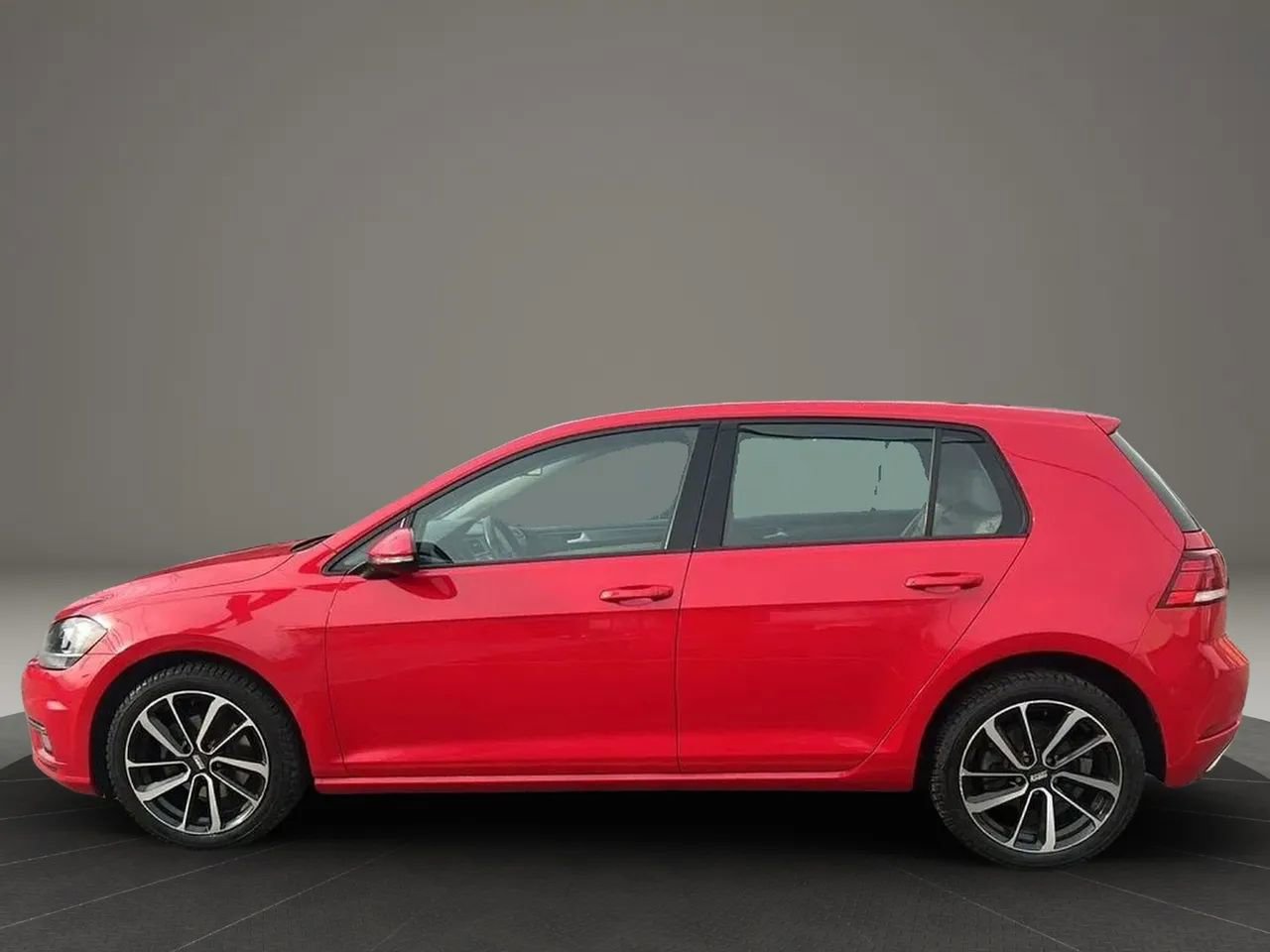Used 2019 Volkswagen Golf SE image 8
