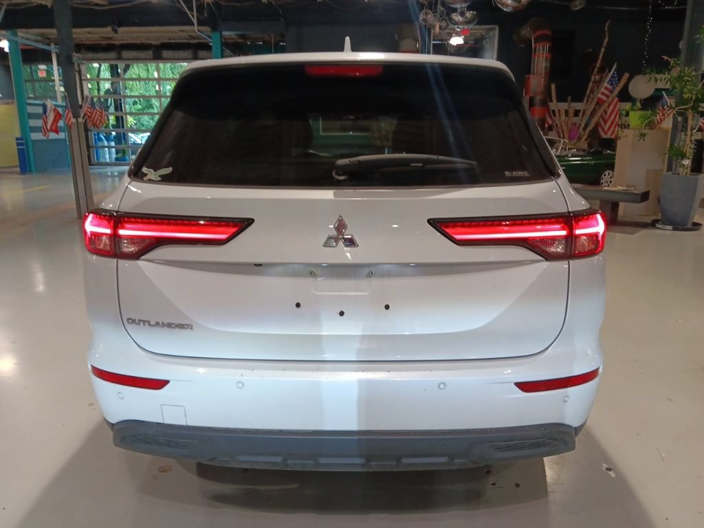 Used 2024 Mitsubishi Outlander ES AWD/4WD image 12
