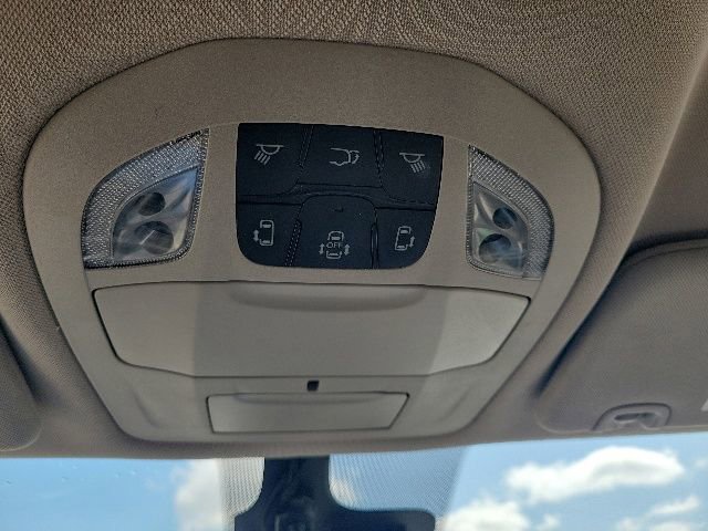 Used 2023 Chrysler Voyager LX FWD image 14