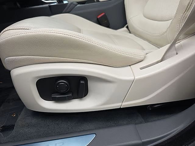 Used 2020 Jaguar E-PACE SE image 54