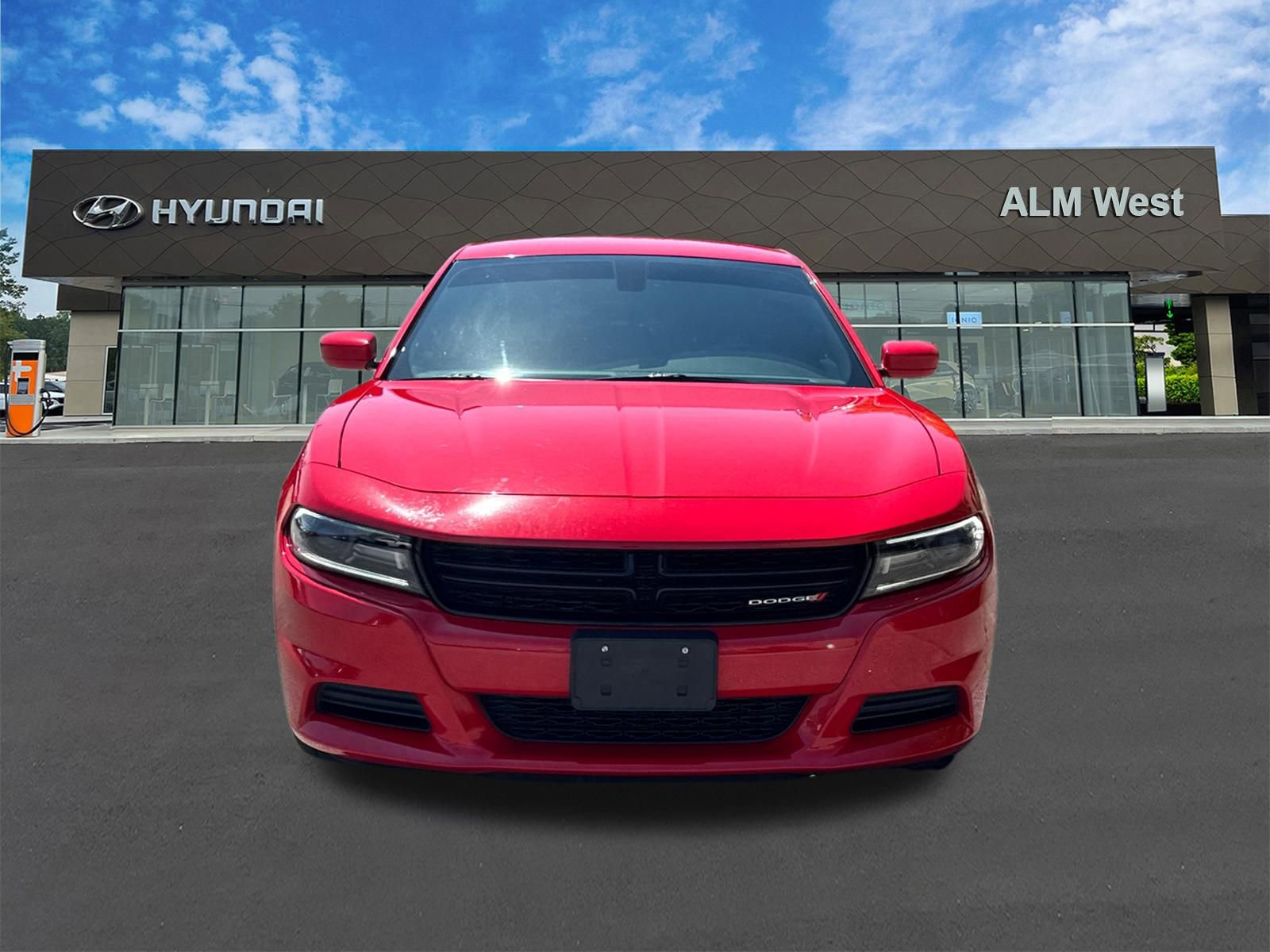 Used 2018 Dodge Charger SXT RWD image 2