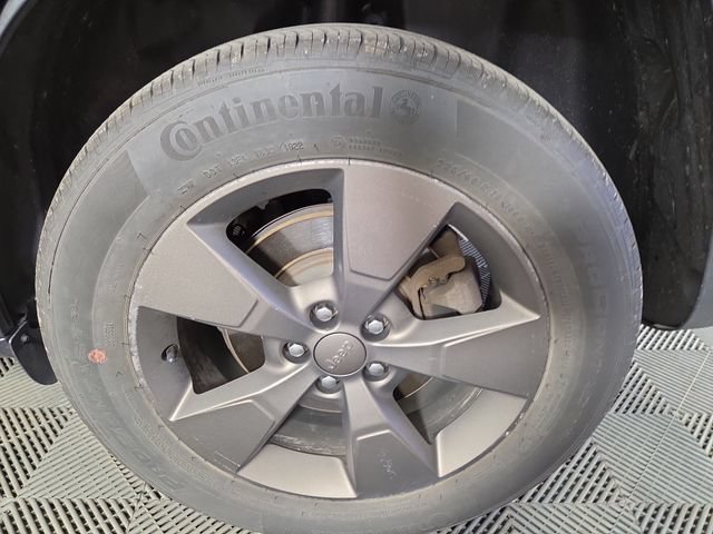 Used 2016 Jeep Cherokee 75th Anniversary AWD/4WD image 11