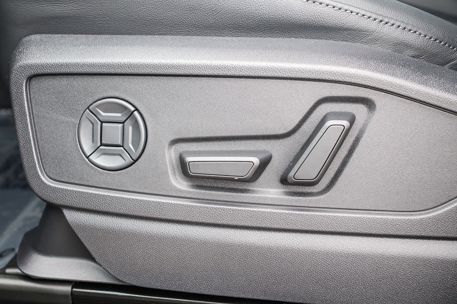 New 2025 Audi Q5 Premium Plus image 28