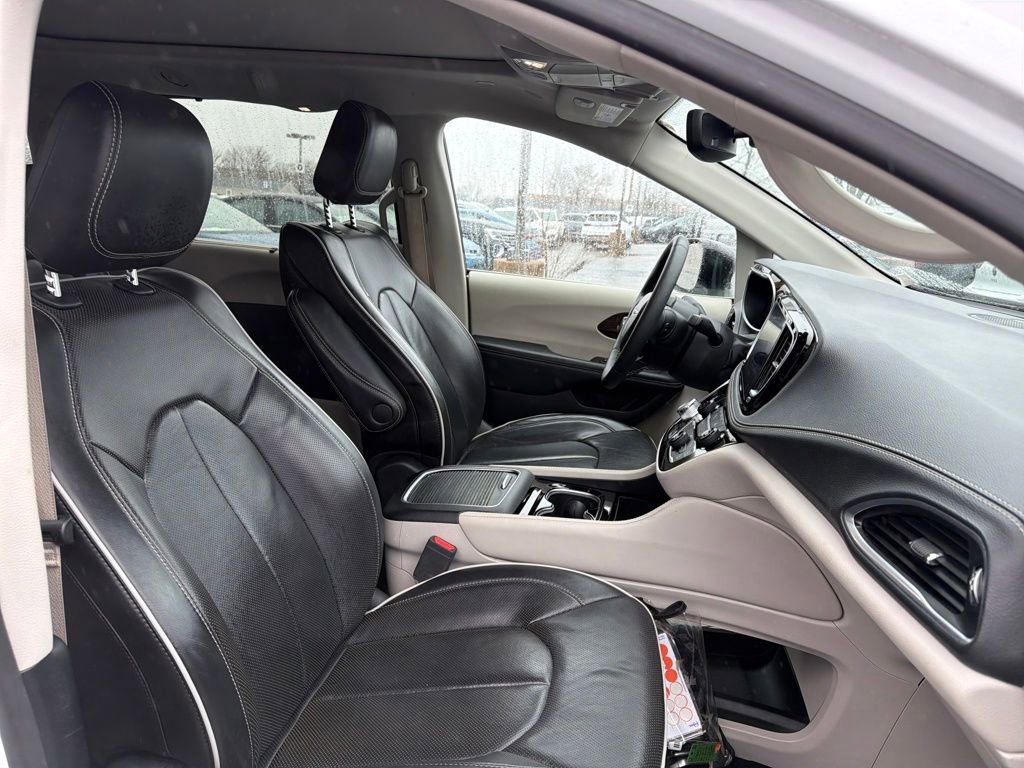 Used 2024 Chrysler Pacifica Limited image 37