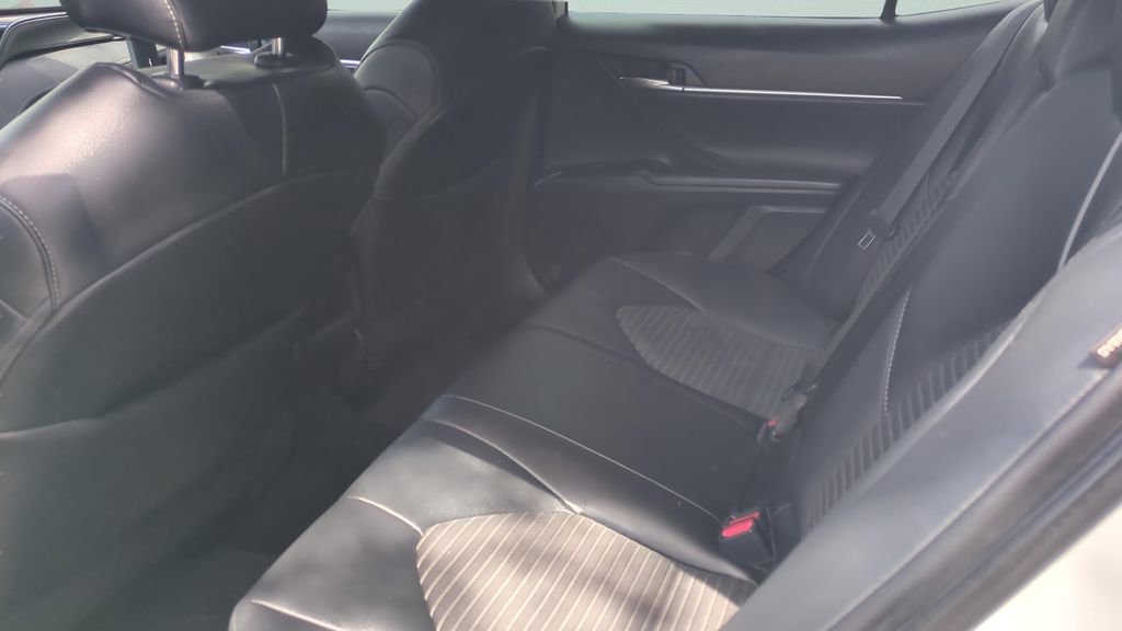 Used 2020 Toyota Camry SE image 12