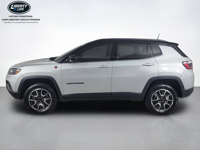 Used 2025 Jeep Compass Trailhawk AWD/4WD image 6