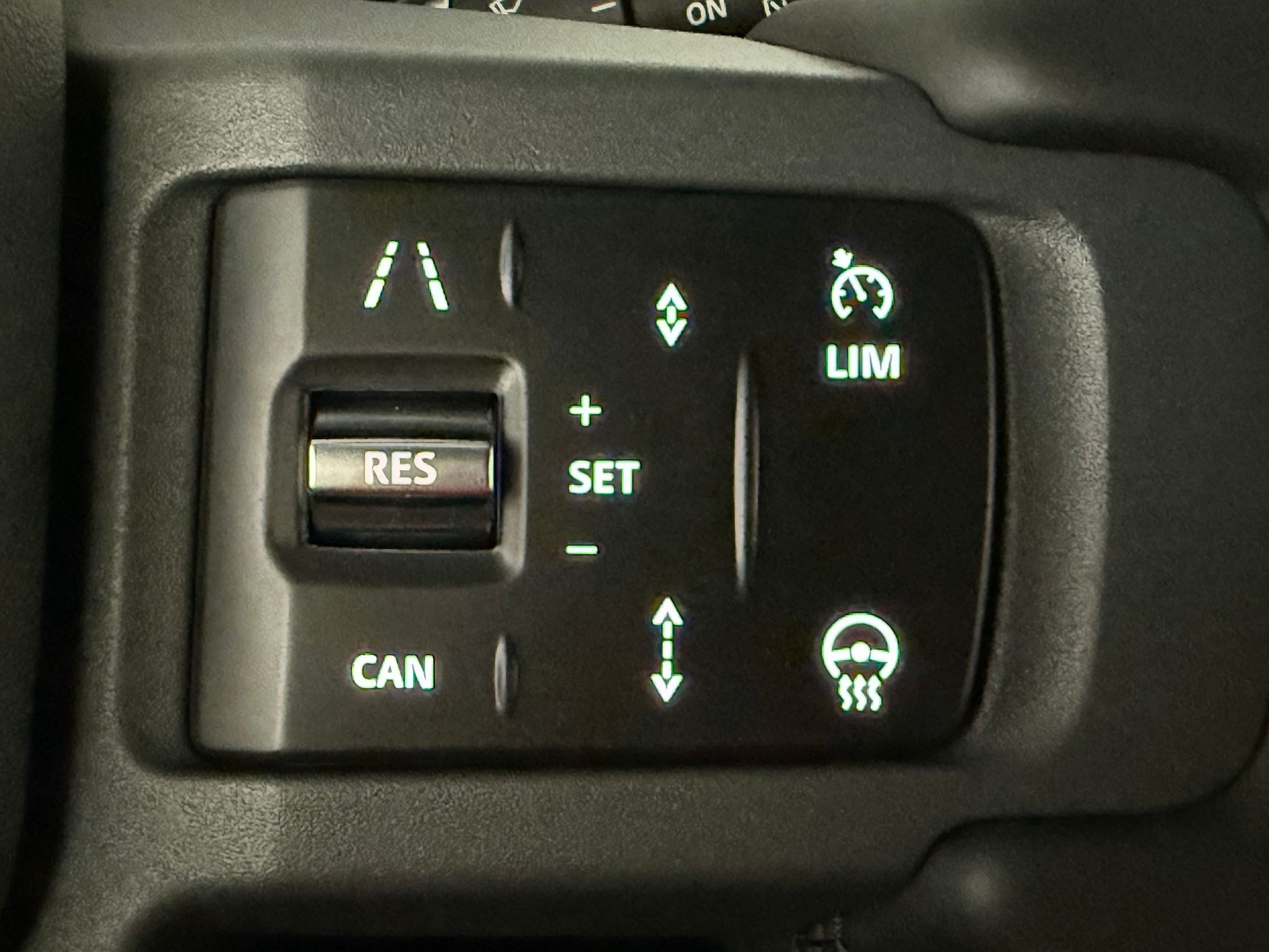 Used 2026 Land Rover Defender 110 X-Dynamic SE AWD/4WD image 33