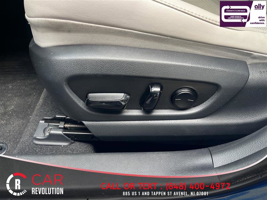 Used 2022 Lexus UX 250h w/ Premium Package AWD/4WD image 32