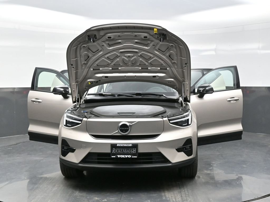 Used 2023 Volvo XC40 Recharge Ultimate image 40