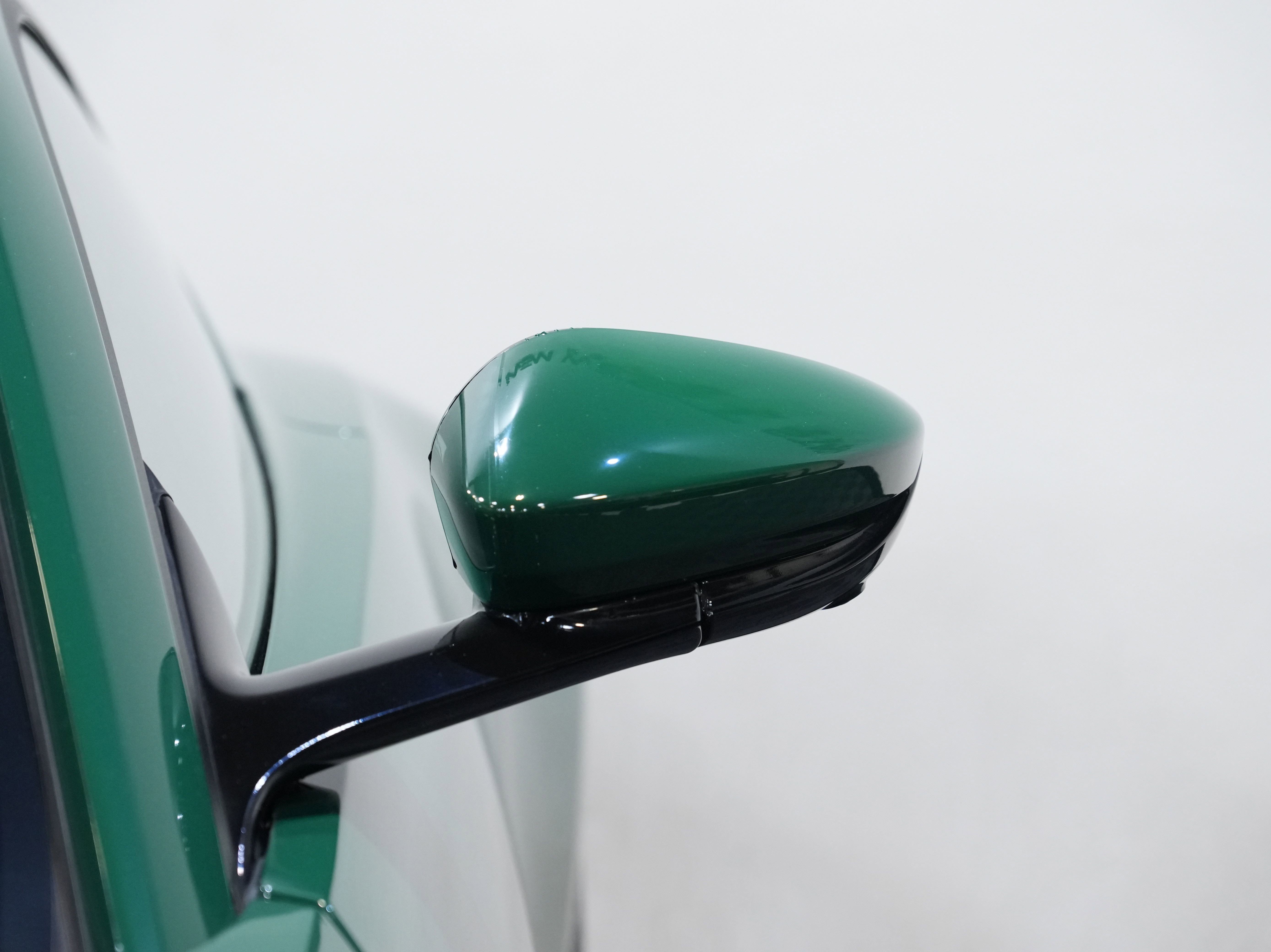 Used 2019 Aston Martin V8 Vantage Coupe RWD image 11