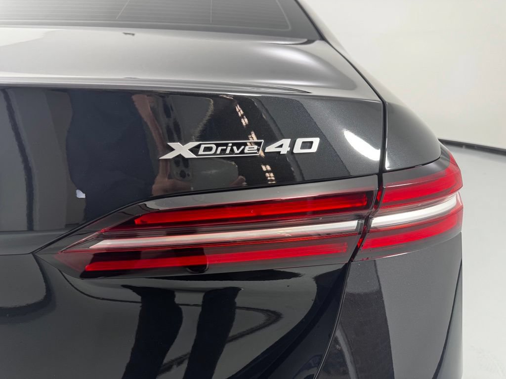 Certified 2025 BMW i5 xDrive40 w/ M Sport Package AWD/4WD image 8
