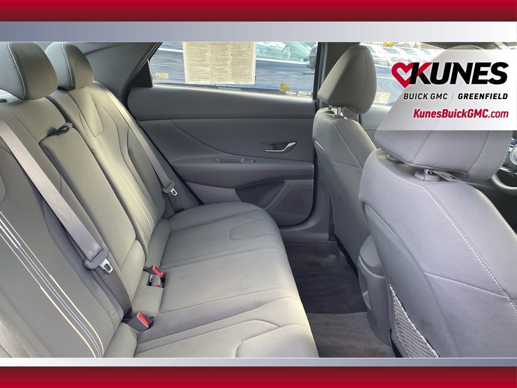 Used 2025 Hyundai Elantra SEL image 41