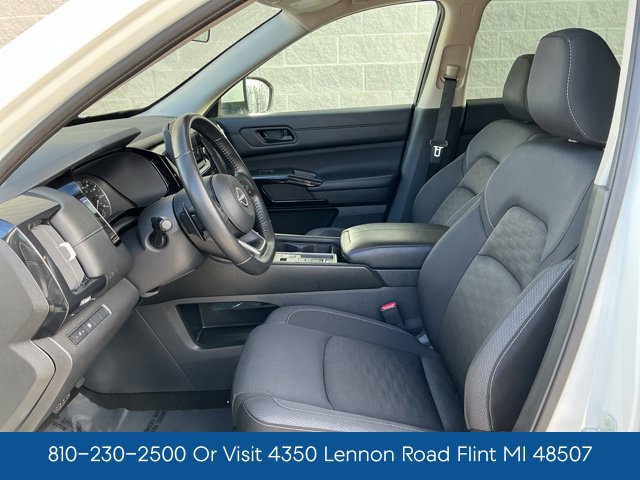 Used 2024 Nissan Pathfinder SV FWD image 12