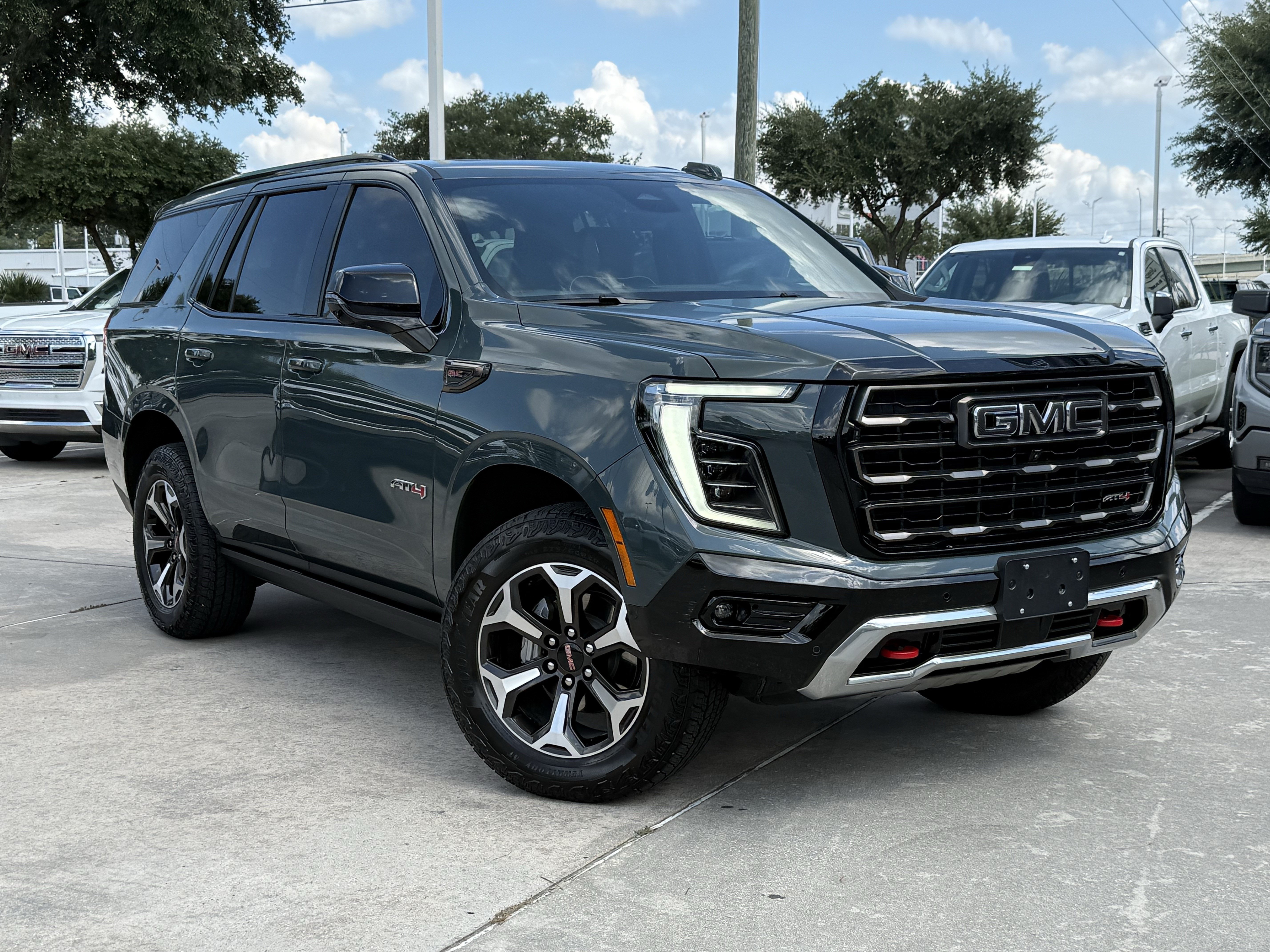 Used 2026 GMC Yukon AT4 Ultimate AWD/4WD image 2