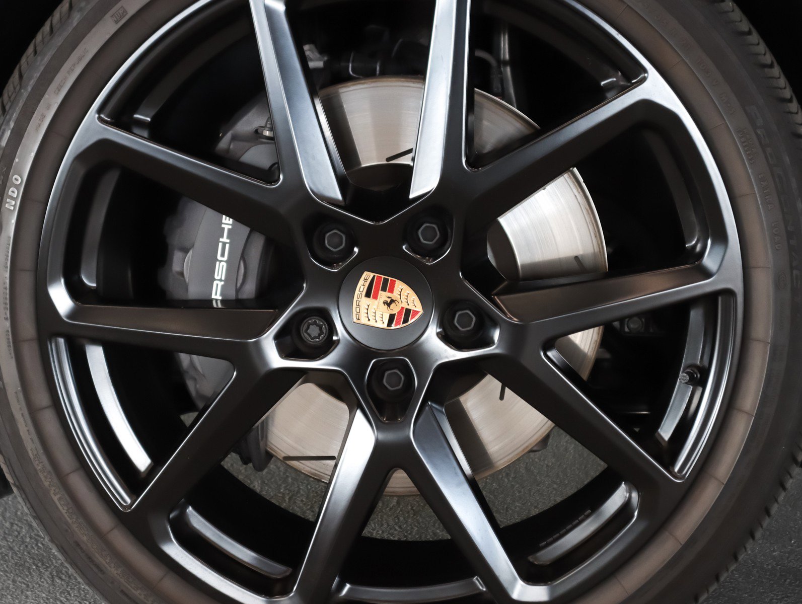 Certified 2025 Porsche Panamera 4 image 28