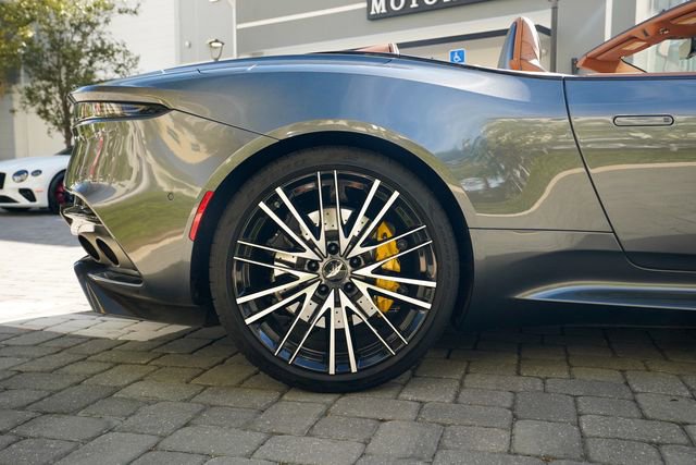 Used 2023 Aston Martin DBS Volante image 30