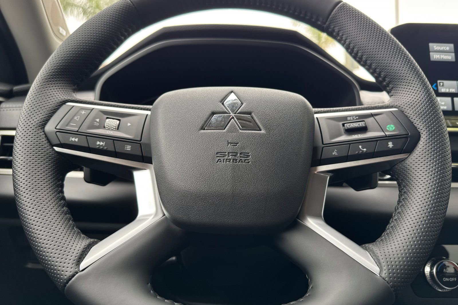 New 2025 Mitsubishi Outlander SE image 22