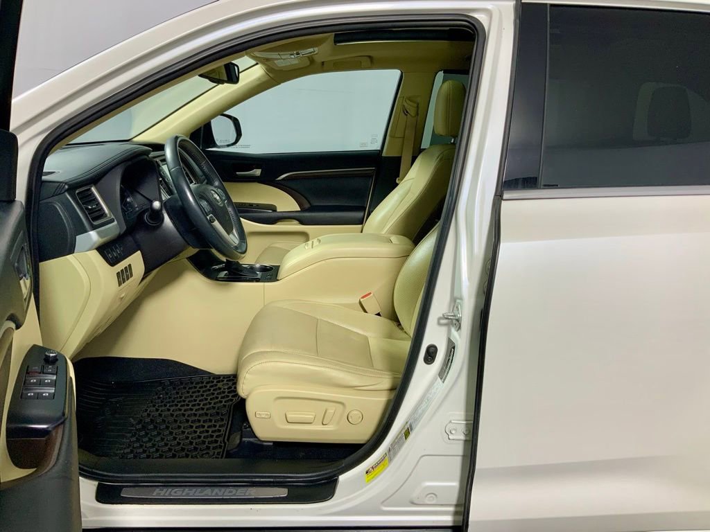 Used 2016 Toyota Highlander Limited Platinum image 16