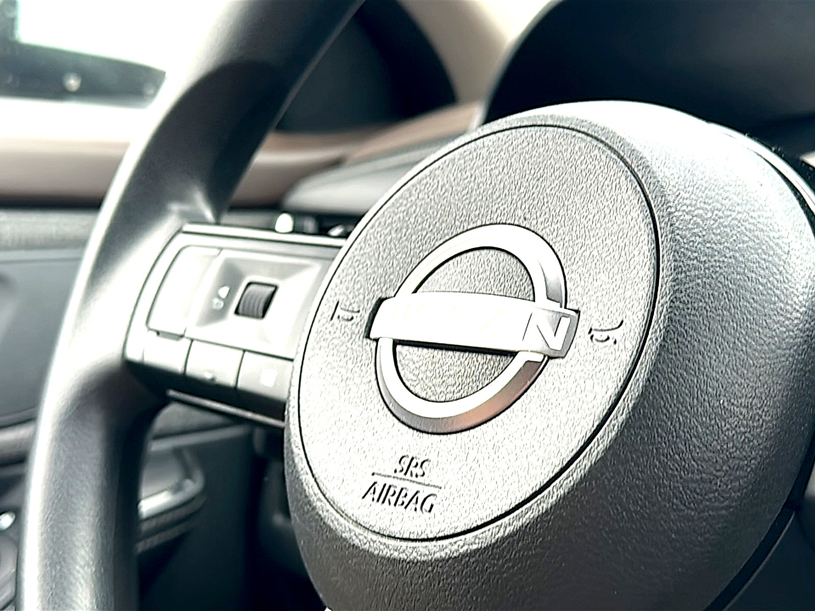 Used 2023 Nissan Rogue SV FWD image 30